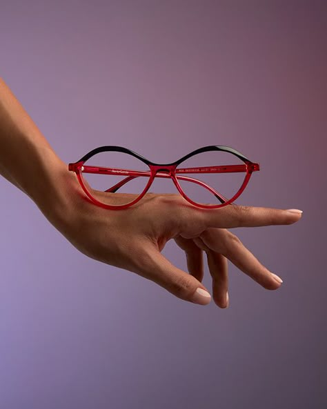 Xavier Garcia "Hands" on Behance Eyewear Advertising, Advertising Photography Product, Sunglass Photography, Sunglass Photoshoot, Eyewear Photography, Glasses Frames Trendy, Art Direction Photography, Photoshop Design Ideas, Photography Advertising