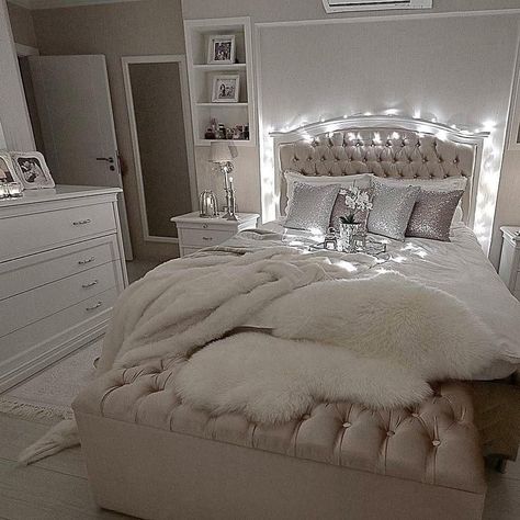 Champagne Bedroom, Bedroom Glam, Glam Bedroom Decor, Glamourous Bedroom, Glam Bedroom, Decoration Tips, Glam Room, Grey Bedroom, Beautiful Bedrooms