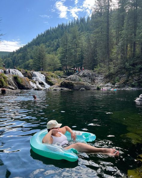 Swimming hole outside of portland Oregon. Summer in the pnw river day inspo i love september fr | Instagram Summer In Portland Oregon, Pacific Coast Aesthetic, Summer In Oregon, Oregon Instagram Pictures, Portland Oregon Summer, Oregon Aesthetic, Teenage Summer, Oregon Summer, Salted Granola