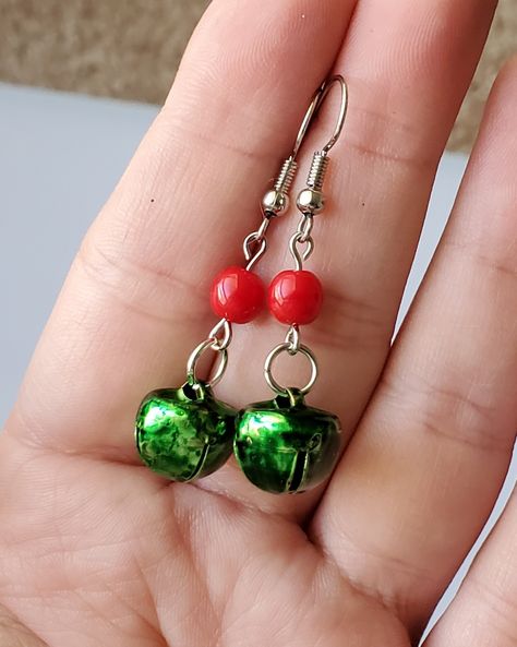 Antique finish green jingle bells with red glass beads. I have gold or silver finish for your preference! Earrings Christmas, Christmas Diy Earrings, Holiday Earrings, Christmas Dangle Earrings With Dangling Beads, Christmas Earrings With Dangling Beads, Traditional Festive Earrings With Bells, Traditional Festive Bell Earrings, Jingle Bell Earrings, Christmas Beads Craft