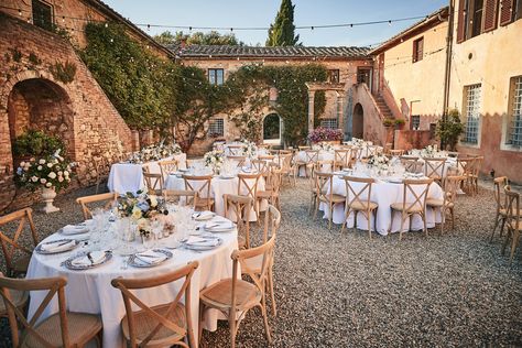 If you are planning a country wedding in Tuscany we are the ideal agency to work with. We plan, design and coordinate your wedding down to the finest detail.  We know many Villa Farms in Tuscany. Here, at Villa Catignano you can host up to 85 sleeps and larger Weddings. If your dream is a wedding in Italy or Tuscany, do not hesitate as 2021 is almost sold out due to the 2020 postponed weddings. Just contact us and we will find the right solution for you! Italy Wedding Venues, Tuscany Wedding Venue, Bridesmaid Dresses Long Blue, Country Wedding Reception, Italian Wedding Venues, Luxury Weddings Reception, Getting Married In Italy, Wedding Dress Organza, Country Style Wedding