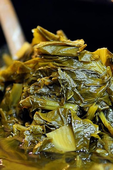 Slow Cooker Turnip Greens recipe with 130 calories. Best Turnip Greens Recipe, Turnip Greens Recipe, Turnip Greens, Crockpot Dishes, Crock Pot Slow Cooker, Southern Cooking, Crock Pot Cooking, Greens Recipe, Southern Recipes