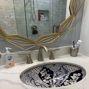 Talavera Bathroom, Mexican Tile Bathroom, Black Bathroom Sets, Mexican Bathroom, Talavera Sink, Bathroom Tile Inspiration, Mexican Tiles, Modern Bathroom Tile, Sink Ideas