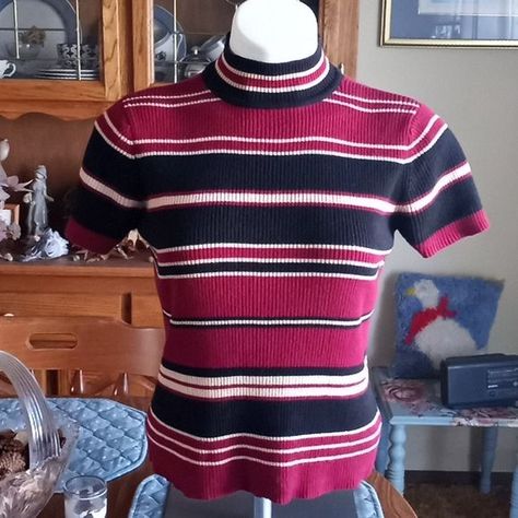 Y2K, stripes, ribbed, short sleeves, mock turtleneck. In excellent pre-owned condition. Pit To Pit: 16 1/2 inches (stretchy) Length: 20 inches Short Sleeve Turtleneck Outfit, Turtleneck Aesthetic, Short Sleeve Turtleneck, Turtleneck Outfit, Turtleneck Bodysuit, Body Suit With Shorts, Long Sleeve Turtleneck, Mock Turtleneck, Turtle Neck