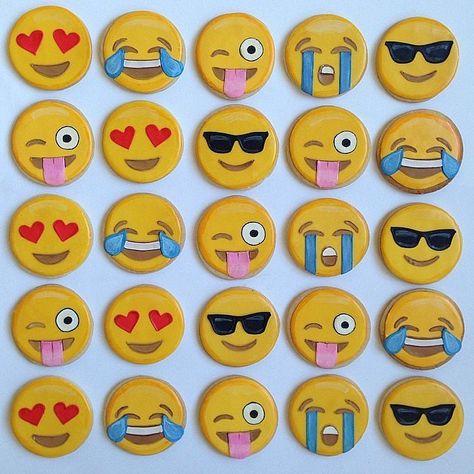 An array of emotions Emoji cookies Emoji Cookies, Deco Cupcake, Emoji Cookie, Mexican Cookies, Emoji Cake, Emoji Birthday Party, Rhubarb Cake, Emoji Party, Emoji Birthday