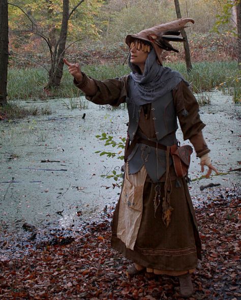 Larp Forge D&d Cosplay, Mage Costume, Dnd Cosplay, Medieval People, Witch Clothes, Morpheus Sandman, Larp Costumes, Medieval Witch, Wizard Costume