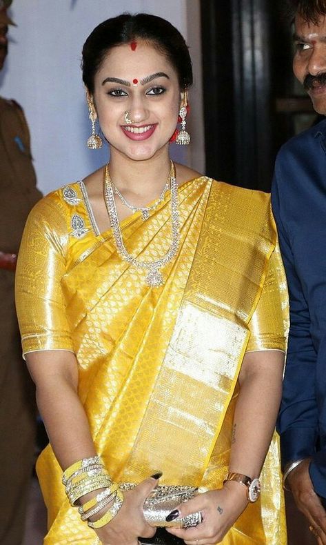 Pritha Hari, Diamond Haram, Mango Necklace, Indian Eyes, Mango Yellow, Saree Hairstyles, Prabhas Pics, Fashion Blouses, Tamil Girls