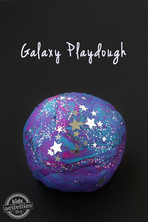 Homemade Galaxy Playdough Recipe! Fun for an outer space unit. Galaxy Playdough, Diy Galaxie, Glitter Playdough, Outer Space Crafts, Teen Diy, Homemade Glitter, Galaxy Crafts, Space Preschool, Space Crafts For Kids