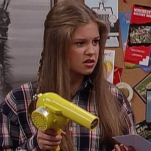 Dj Tanner Icons, Dj Full House, Full House Michelle Tanner, Full House Michelle, Full House Cast, 90s Television, Aesthetic Outfits 90s, Stephanie Tanner, Dj Tanner