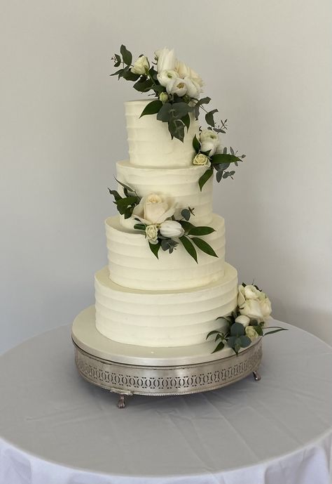 4 tier buttercream frosted cake with ridged horizontal likes and fresh flowers & foliage Frosting Wedding Cake, Birtsmorton Court, Frosted Cake, Elegant Wedding Cakes, Cream Frosting, Sugar Flowers, Buttercream Frosting, Fresh Flowers, Elegant Wedding