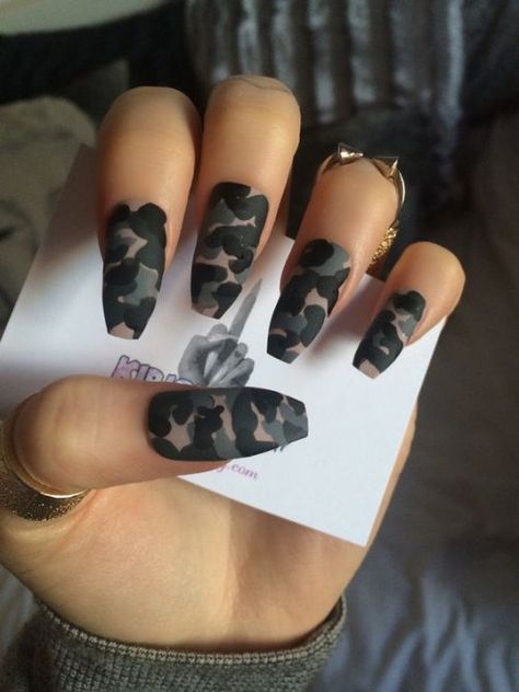 camouflage-coffin-nails Halloween Nails Acrylic Coffin, Halloween Nails Acrylic, Camouflage Nails, Camo Nails, Nails Acrylic Coffin, Unghie Nail Art, Popular Nail Designs, Acrylic Coffin, Thanksgiving Nails