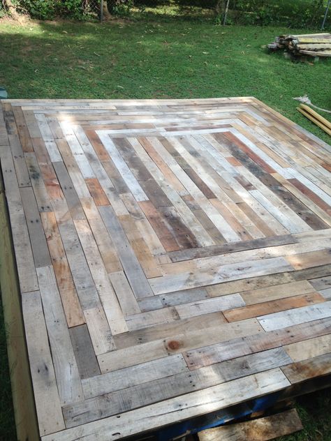 Floating deck made from reclaimed pallet wood from Home Remedies Handyman in Nashville, TN. Pallet Patio Decks, Diy Pallet Decoration, Pallet Floors, Pallet Garden Furniture, Pallet Patio Furniture, Floating Deck, Pallet Patio, Pallet Designs, Pallet Decor