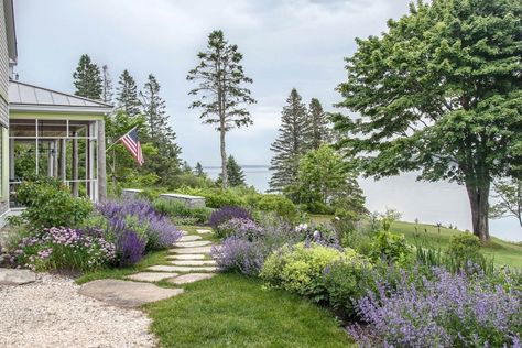 16-Matthew-Cunningham-Landscape-Design-Clamshell-Alley-purple-perennials-flag-driveway-gardenista Beach House Backyard Ideas, Front Path, New England Garden, Coastal Landscaping, Seaside Garden, Backyard Plants, Desain Lanskap, Coastal Gardens, Mountain Living