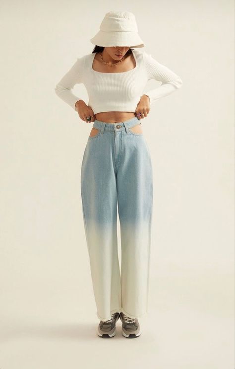 Ombré jeans Ombre Denim, Ombre Jeans, Creative Clothes, Clothing Factory, Refashion Clothes, Casual Pants, Mom Jeans, Normcore, Vogue