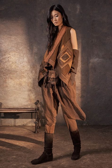 Urban Zen Fashion, Desert Aesthetic Fashion, Dona Karan, Desert Clothing, Sci Fi Outfit, Desert Outfit, Nomad Fashion, Urban Zen, Casual Attire For Women