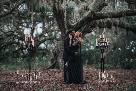 Pagan Wedding Photography, Couple Graveyard Photoshoot, Halloween Wedding Photoshoot, Halloween Engagement Photos, Halloween Maternity Pictures, Goth Engagement Photos, Spooky Engagement Photos, Halloween Engagement Pictures, Dark Theme Wedding