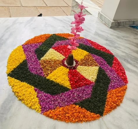 Ona Pookkalam Design, Easy Pookalam Designs, Flower Carpet Design Onam, Onam Rangoli, Kerala Festival, Onam Pookalam Design, Onam Kerala, Flower Rangoli Designs, Onam Pookalam