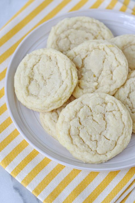 Chewy Lemon Sugar Cookies | GloriousTreats.com Lemon Cookies Easy, Condensed Milk Cookies, Maple Cookies, Lemon Cookies Recipes, Spring Baking, Cake Mug, Lemon Sugar Cookies, Lemon Sugar, Cookie Flavors