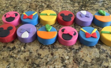 Mickey Mouse clubhouse Oreos Mickey Mouse Clubhouse Cake Pops, Mickey Mouse Clubhouse Cake, Mickey Mouse Club House, Mickey Mouse Clubhouse Party, Mickey Birthday, Mickey Mouse Club, Mickey Mouse Clubhouse, Second Birthday, 3rd Birthday Parties