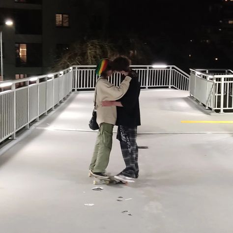 #skate #skatecouple #couple Skater Couple Aesthetic Pictures, Skater Couple Aesthetic, Indie Skater Boy, Skate Couple, Skater Couple, Couple Pictures Ideas, Skating Couple, Emily Parker, Skate Boy