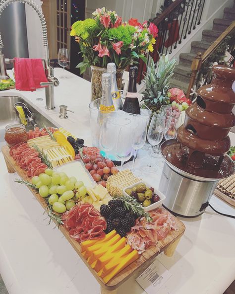 Champagne And Charcuterie Party, Chocolate Fountain Charcuterie Board, Charcuterie Board With Chocolate, Champagne Fountain, Charcuterie Board Wedding, Charcuterie Party, Champagne Birthday, Charcuterie Spread, Chocolate Fountain