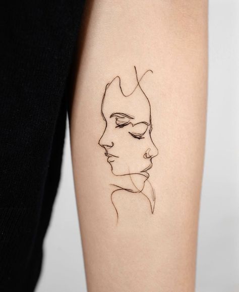 Face Silouette Tattoo Woman, 2 Face Line Tattoo, Fine Line Woman Face Tattoo, Abstract Face Tattoo For Women, Faces Outline Tattoo, Line Face Tattoos For Women, Gemini Face Tattoo For Women, Linework Face Tattoo, Masking Tattoo