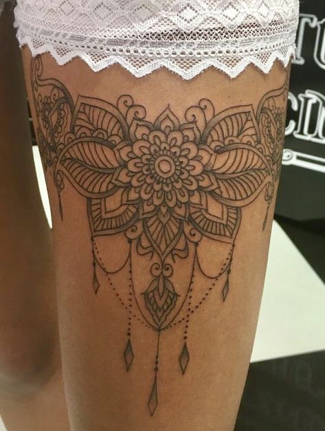 Mandala Tattoo Thigh, Tato Mandala, Font Tato, Tattoo Linework, Linework Tattoo, Tattoo Thigh, Tattoo Mandala, Marvel Tattoos, Muster Tattoos