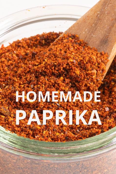 Learn how to make your own homemade paprika using only dried red peppers. This recipe is extremely simple and comes together in 5 minutes. Homemade Red Pepper Flakes, Dried Peppers Recipes, Homemade Paprika, Meat Marinades, Flake Recipes, Paprika Recipes, Homemade Dry Mixes, Homemade Seasoning, How To Make Chili