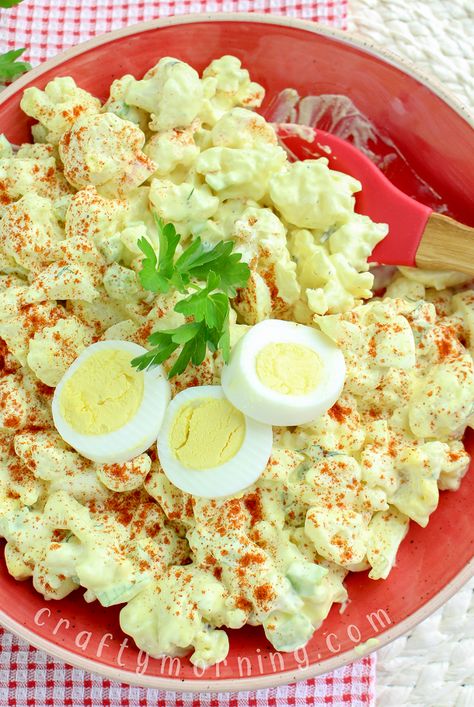 If you're on a low carb or keto diet, this cauliflower potato salad is the perfect side to make this summer! You can hardly notice a difference in taste! Cauliflower Potato Salad Recipe 1 large Cauliflower Potato Salad, Best Potato Salad Recipe, Cauliflower Potatoes Salad, Barbecue Side Dishes, Potato Salad Recipe Easy, Pastas Recipes, Potato Salad With Egg, Easy Potato Salad, Salad Recipes Video