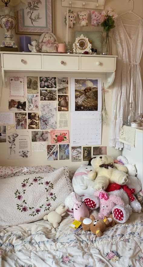 Shojo Girl Aesthetic Room, Angelic Room Decor, Angel Core Room, Angelic Bedroom, Angelic Room, Lovecore Room, Dreamy Room Aesthetic, Angel Bedroom, Chic Room Decor