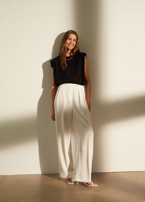 Mango Easy Outfits Spring 2020 Lookbook | Fashion Gone Rogue Luna Bijl, Half Sleeve Jumpsuit, Mango Clothing, Palazzo Trousers, Casual Chique, High Street Fashion, Mango Fashion, Plus Size Jumpsuit, Mode Inspo