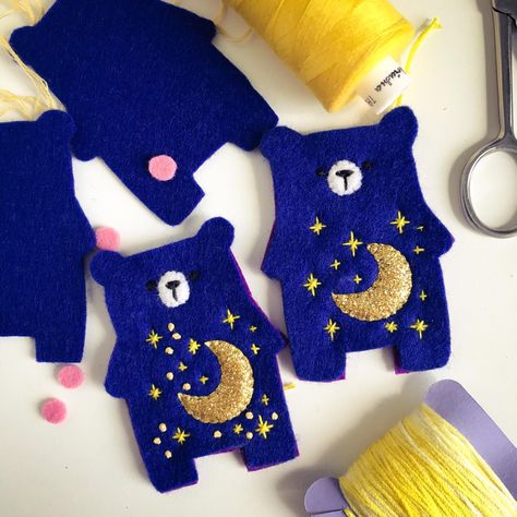 Felt Bear, Felt Toys Diy, Bear Felt, Cute Sewing Projects, Diy Tops, Felt Patterns, Fabric Animals, Moon Stars, Felt Toys