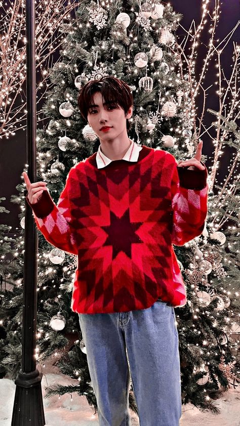 Christmas Enhypen Wallpaper, Enhypen Christmas Wallpaper, Winter Photobooth, Kpop Christmas Wallpaper, Grunge Lockscreen, Enhypen Christmas, Christmas Kpop, Kpop Christmas, Enhypen Wallpapers