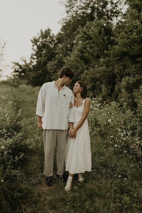 Engagement Shoot Dress Ideas, Engagement Photos Tall And Short, Couples Outdoor Poses, The Notebook Engagement Photos, Dreamy Couple Photoshoot, Open Field Couple Photoshoot, Cottagecore Engagement Pictures, Engagement Picture Poses Outdoors, Engagement Photos Height Difference