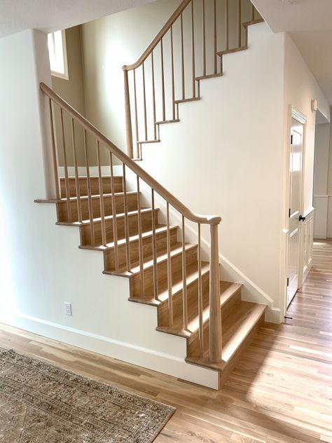 Tapered posts and balusters - Midcentury - Staircase - Portland - by Portland Stair Company | Houzz UK Timeless Staircase Design, 80s Staircase Remodel, U Shaped Staircase With Landing, U Stairs Design, U Shape Staircase, Return Staircase, Staircase Banister Ideas, Closed Staircase, U Shaped Stairs