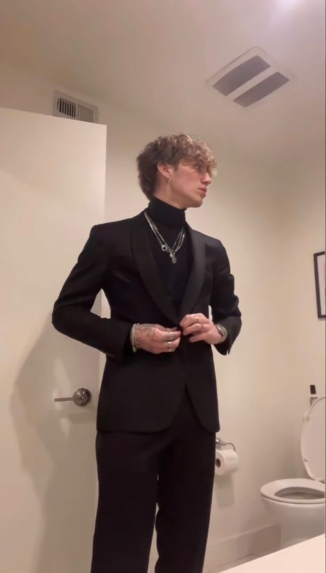 Vincent Monet, Asher Scott, Hacker Aesthetic, Estilo Hippy, Vinnie Hacker, Aesthetic Boys, Grunge Vintage, Prom Outfits, Black Suit