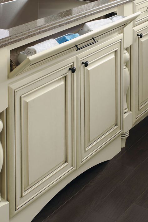 Kraftmaid Kitchens, Diamond Cabinets, Color Kitchen, Cabinet Door Styles, Cabinets White, Cabinet Remodel, Living Room Small, Kitchen Cabinet Remodel, Kitchen Cabinet Organization