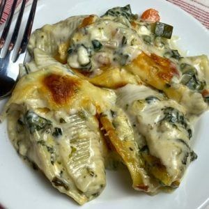 Large Shell Pasta Recipes, Stuffed Shells Alfredo, Pasta Recipes Healthy, Alfredo Stuffed Shells, Shell Pasta Recipes, Shell Pasta, Carrots Broccoli, Stuffed Shells Ricotta, Stuffed Shells Recipe