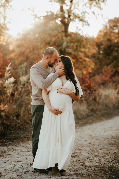 Maternity Photography Spring Couple, Family Of 5 Maternity Pictures, Maternity Photography Spring, Outdoor Maternity Photos, Photography Spring, Family Of 5, Maternity Shoot, Posing Ideas, Pregnancy Shoot