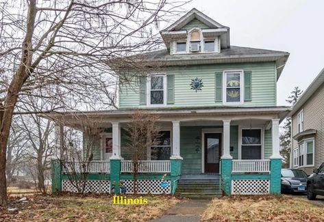 Affordable Illinois Home - c.1910 Foursquare $59,900 - Old Houses Under $50K Foursquare House, Four Square Homes, American Foursquare, Square House, Corner Lot, Three Floor, Bonus Room, Second Floor, Old Houses