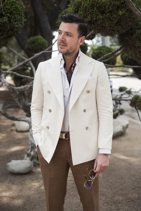 Off White Blazer Outfit, White Blazer Men, Mens White Dress Shirt, White Blazer Outfits, Off White Blazer, Cream Suit, Dressing Sense, Dress Suits For Men, Spring Suit