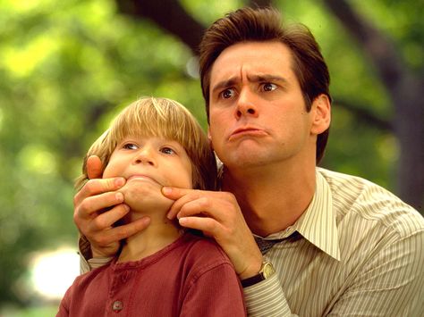 "Liar Liar" movie still, 1997.  L to R: Justin Cooper, Jim Carrey. Sara Paxton, Good Comedy Movies, Film Cult, Liar Liar, Carla Gugino, Viggo Mortensen, Sean Penn, 2015 Movies, Julie Andrews