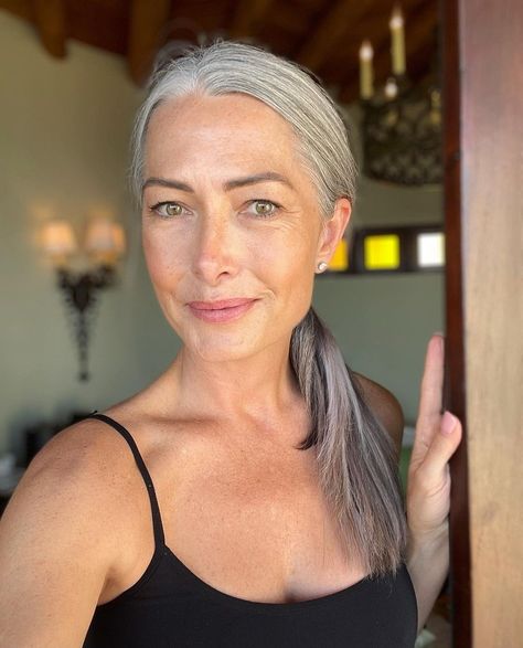 Embracing Gray Hair, Unconventional Beauty, Grey Hair Journey, Decades Of Fashion, Old A, Natural Gray Hair, Copper Hair Color, Ageless Beauty, Aging Gracefully