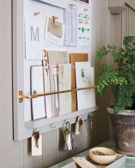 DIY Ideas for Your Entry - Entryway Organizer - Cool and Creative Home Decor or Entryway and Hall. Modern, Rustic and Classic Decor on a Budget. Impress House Guests and Fall in Love With These DIY Furniture and Wall Art Ideas http://diyjoy.com/diy-home-decor-entry Wand Organizer, Apartment Entryway, Country Lane, Diy Projektit, Paper Clutter, Dekorasi Kamar Tidur, Entryway Organization, Magnetic Board, Cork Board