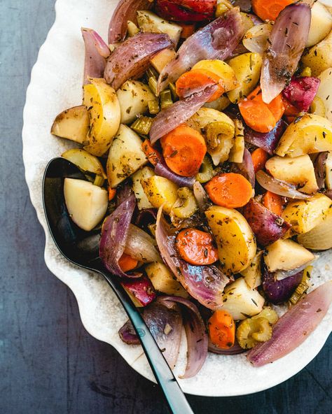 Braised Vegetables (Cozy & Healthy Side Dish!) – A Couple Cooks  ||  Here's how to make the very best braised vegetables, a cozy and healthy side dish that tastes like it's been roasting all day! https://www.acouplecooks.com/braised-vegetables/?utm_source=feedburner&utm_medium=feed&utm_campaign=Feed%3A+ACoupleCooks+%28A+Couple+Cooks%29 Braised Vegetables, Braising Recipes, Celery Recipes, A Couple Cooks, Thanksgiving Side Dishes Easy, Healthy Side Dish, Healthy Vegetable Recipes, Vegetarian Cookbook, Couple Cooking