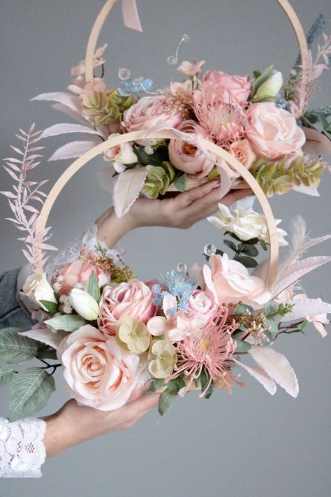 Hoop Centerpiece, Wedding Floral Centerpieces, Shower Centerpieces, Floral Hoops, Diy Centerpieces, Deco Floral, Wedding Table Centerpieces, Flower Centerpieces, Floral Centerpieces