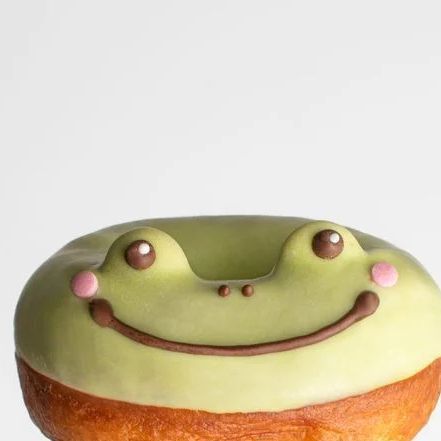 Frog Donut, Bakery Cupcakes, Cookies Homemade, Cake Delicious, Chocolate Food, Delicious Coffee, Donut Shop, Cookie Decorating, Donuts