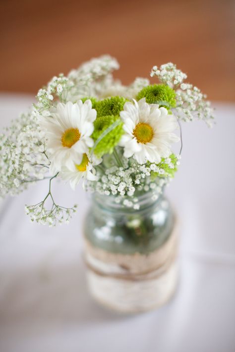 daisies and baby's breath for centerpieces. Put some billy bobs in there...stinkin cute!! South Carolina Beach Wedding, Simple Wedding Centerpieces, Mason Jar Flowers, Mason Jar Centerpieces, Cheap Wedding, Floral Arrangements Wedding, Wedding Chicks, Heart Wedding, Flower Bouquet Wedding