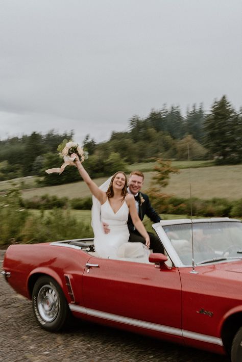 Christmas Shooting, Classic Car Wedding, Wedding Getaway Car, 1971 Ford Mustang, Red Mustang, Quick Wedding, Ford Convertible, Just Married Car, Bridal Car