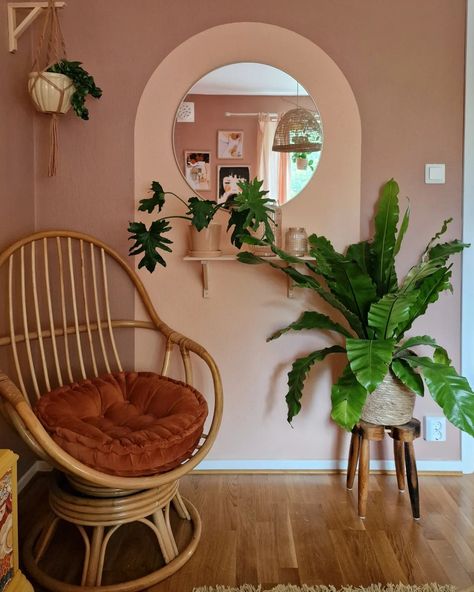 Boho Living Room Painted Walls, Painted Arches On Walls, Peach Walls Living Room, Peach Hallway, Accent Wall Corner, Painted Arch Accent Wall, Arch Accent Wall, Peach Living Room, Peach Living Rooms